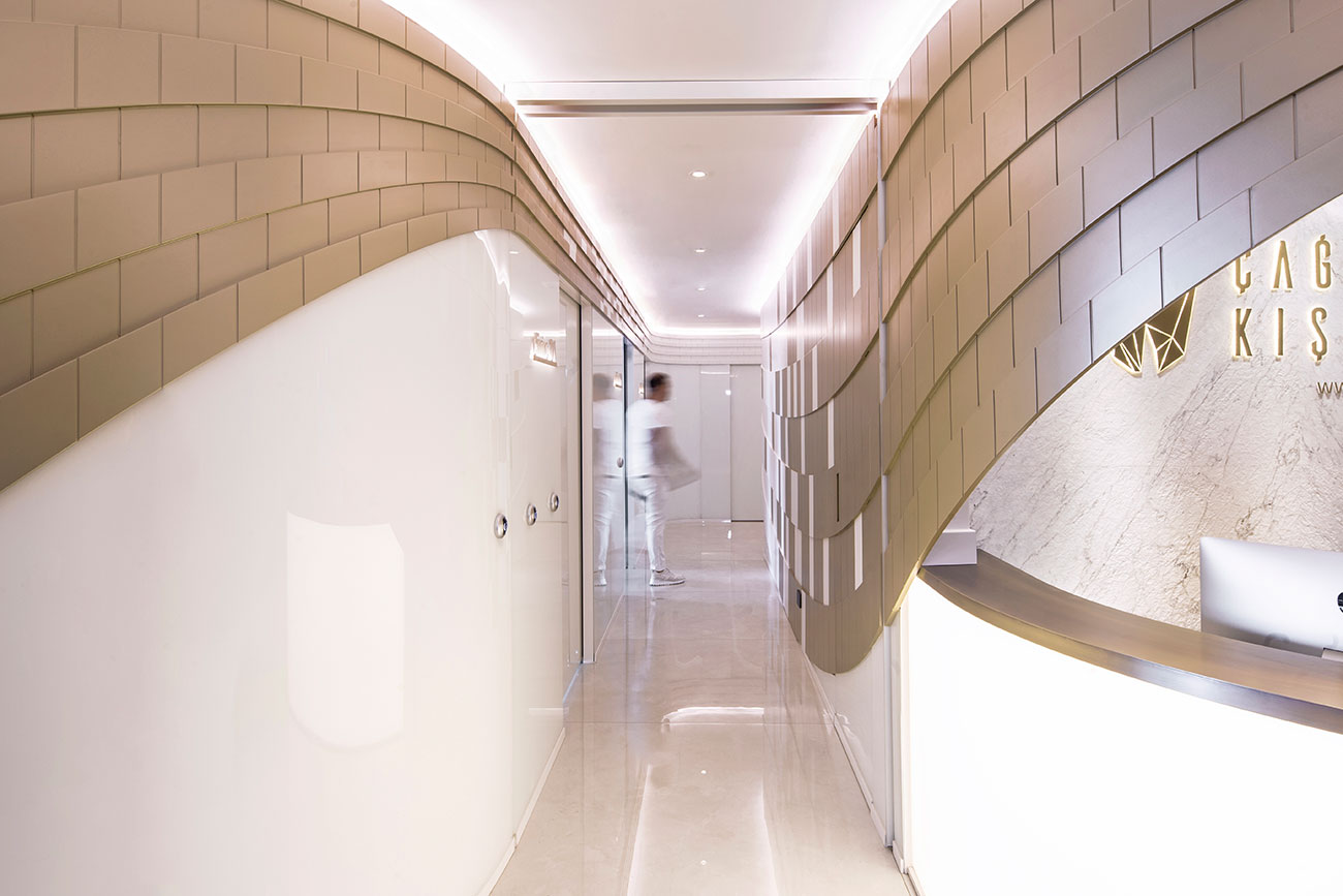 Aksmimarlikinsaat-Clinic-Estetik-Dis-Hekimi-08-bronze-parametric-technological-klinik-ic-tasarim-teknolojik