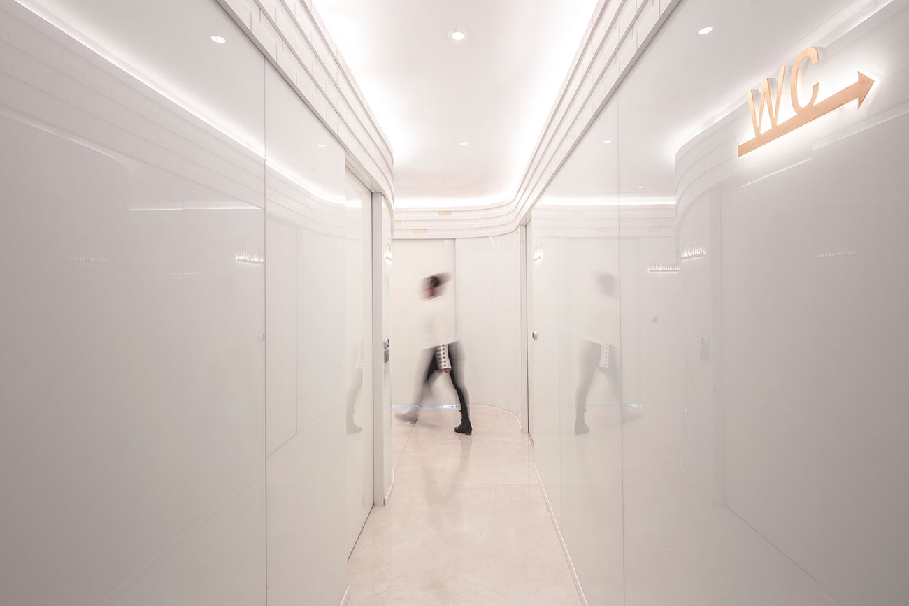 Aksmimarlikinsaat-Clinic-Estetik-Dis-Hekimi-16-white-glass-smooth