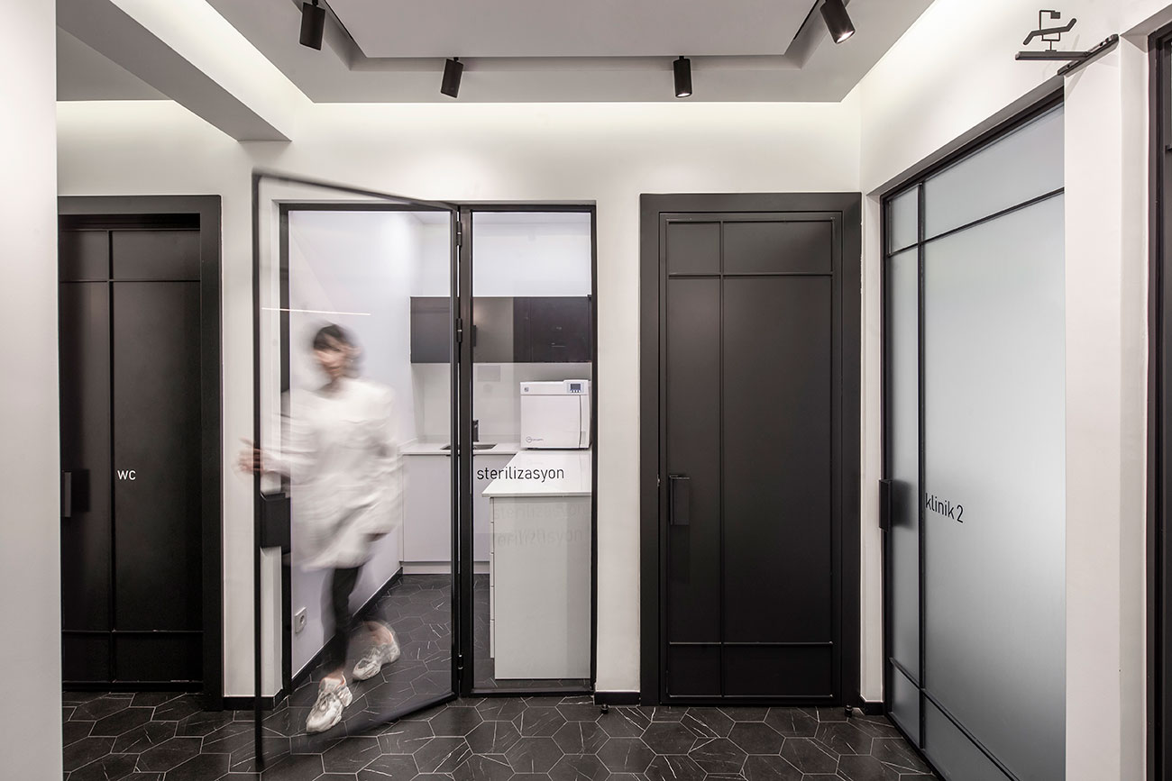 mob-Cihangir-Clinic-09-door-design-interior-dental-sterile